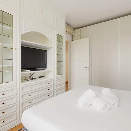 Guesthost- Universita Bocconi Terrace Apartman *