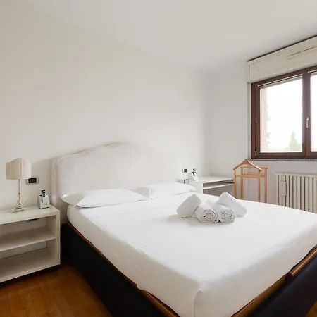 Guesthost- Universita Bocconi Terrace Apartman