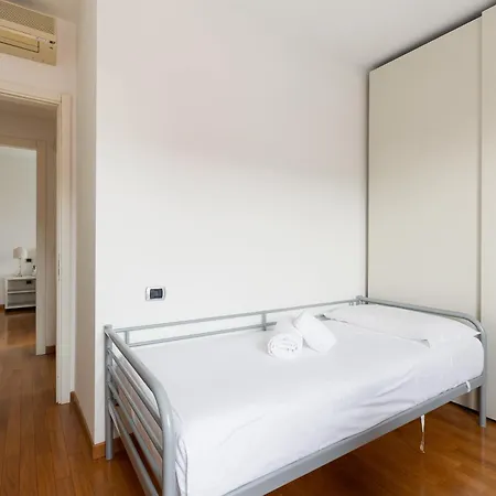 Guesthost- Universita Bocconi Terrace Apartman *